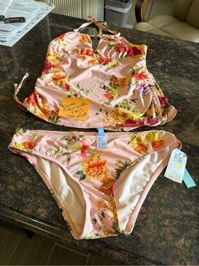 Floral Pink Women 2 -Piece Swimsuit - Brand Unspecified